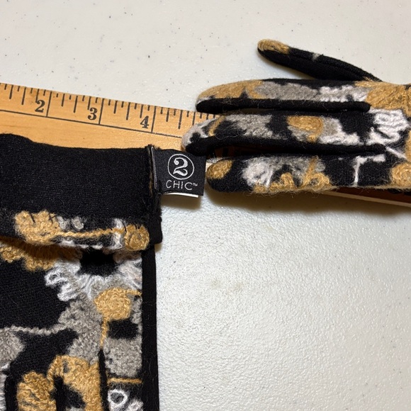 Embroidered gloves - Picture 4 of 6